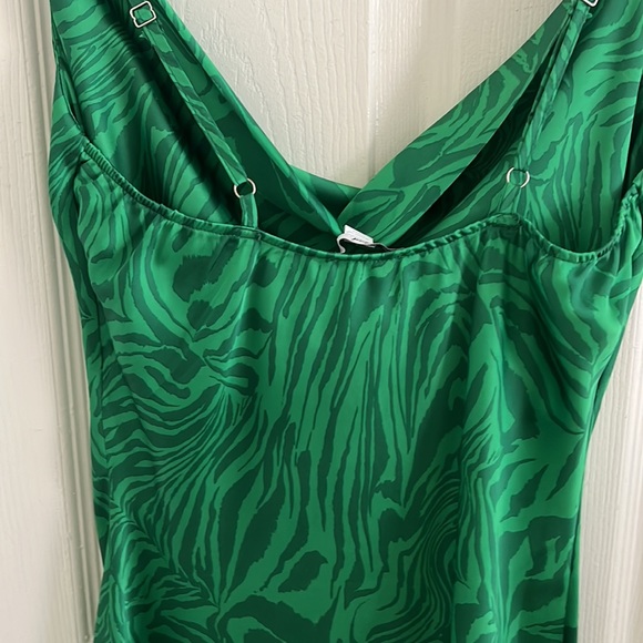 Dress - Picture 6 of 7